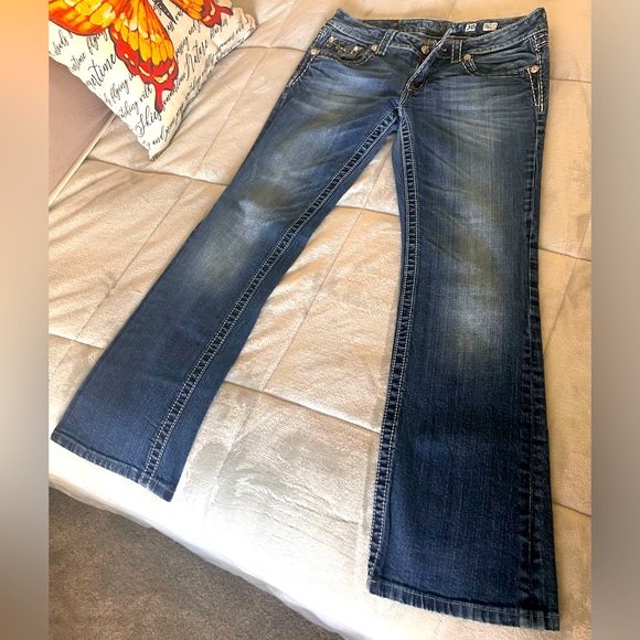Miss Me Denim - Pre-Owned. In excellent condition. Size 30. Miss Me jeans.